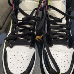 Men’s Jordan 1 Mid Fuchsia  Size 10.5