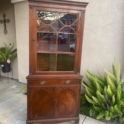 Selling a vintage corner2 shelf hutch