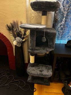 Brand new 44in cat tree