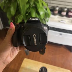 Canon EOS Rebel T6