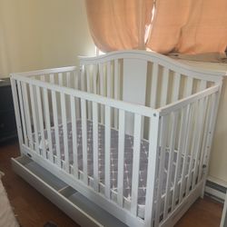 White 5-in-1 Convertible Crib w/ Storage Drawer