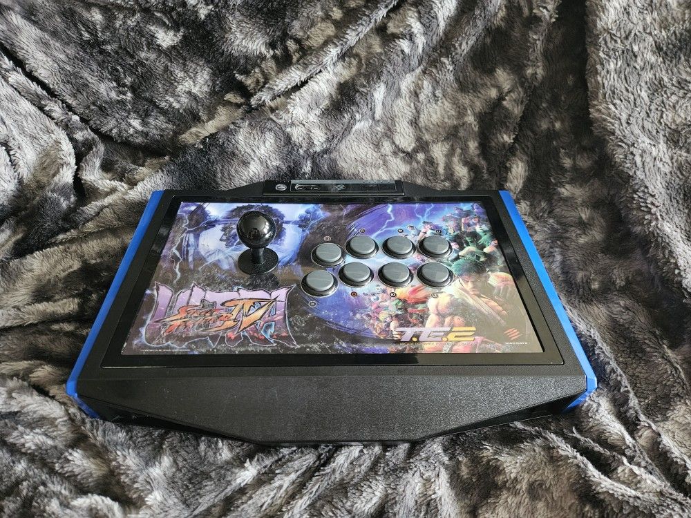 Madcatz TE2 Arcade Fight Stick - Ultra Street Fighter IV Edition.