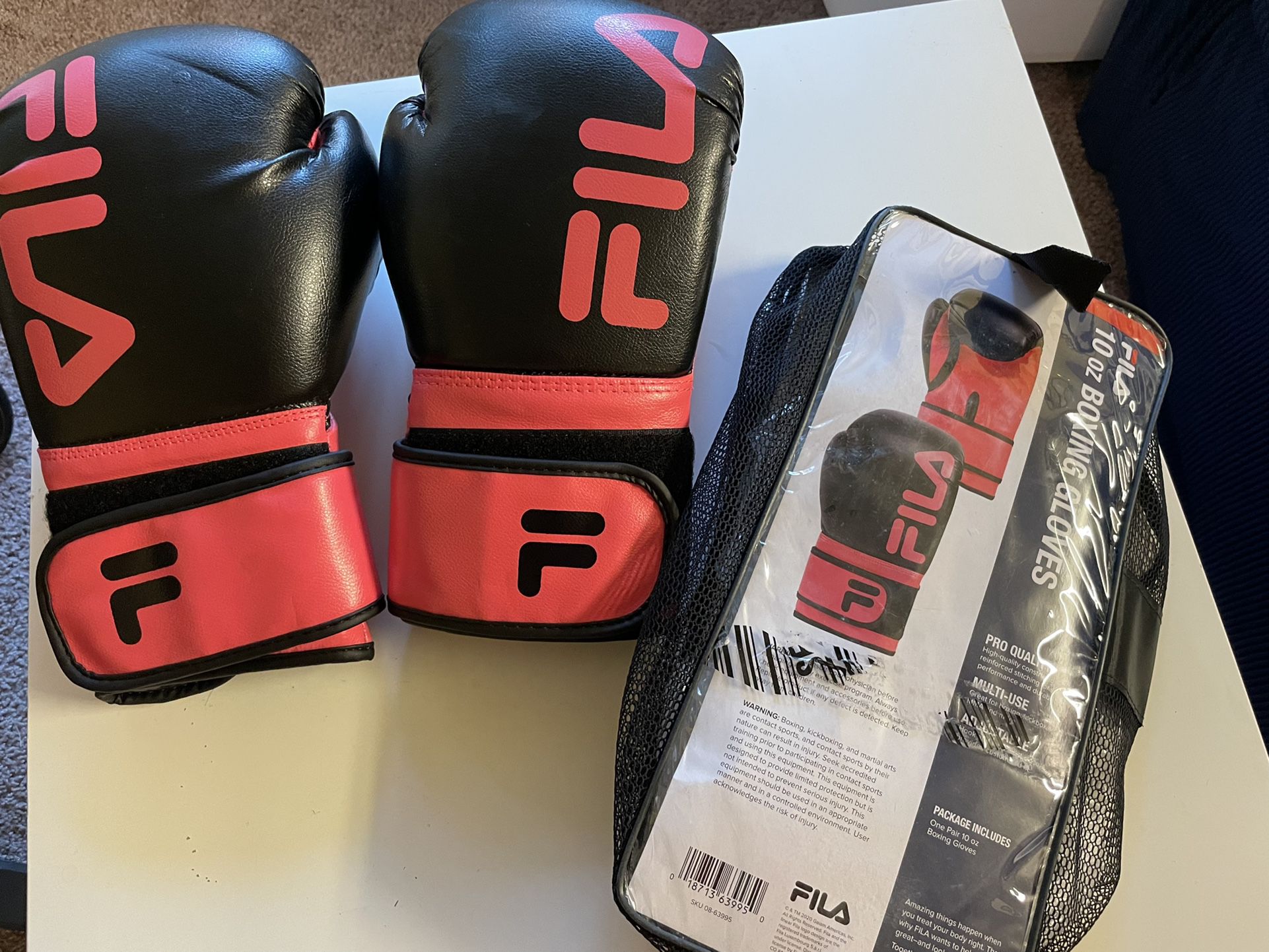 Boxing Gloves Brand New Condition 