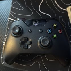 AMAZING CONDITION - Xbox one controller