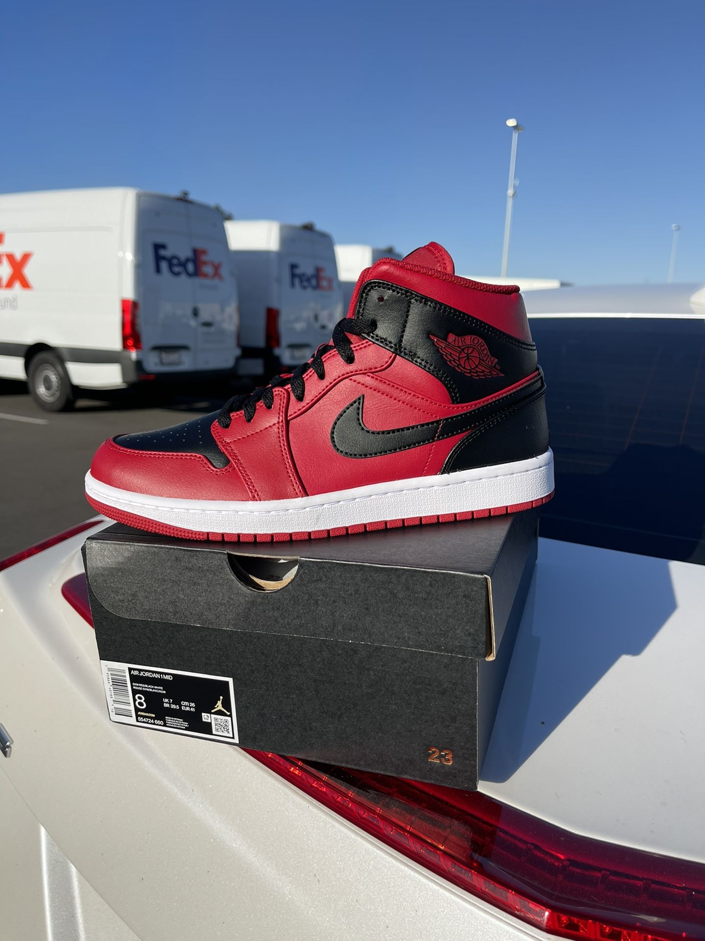 AIR JORDAN 1 MID 