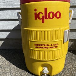 Like New 5 Gal Igloo Drink Cooler