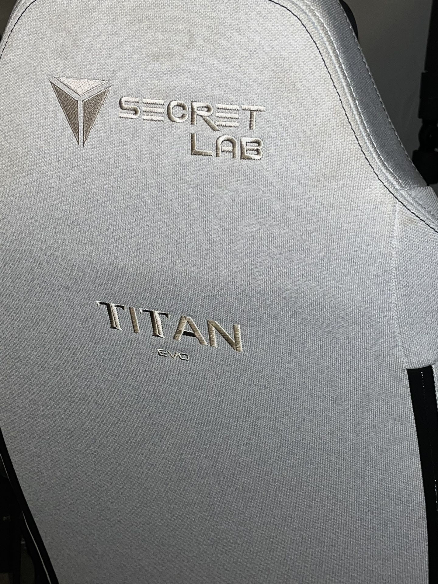 Secret lab titan gaming chair