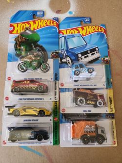7 Hot Wheels Treasure Hunts