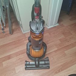 Dyson DC24 Vaccum Cleaner........ WORKS GREAT
