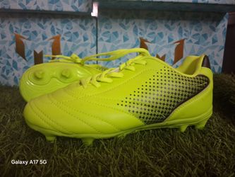 Soccer cleats us size 4youth