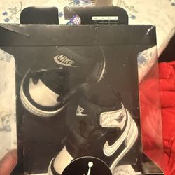 2c Easy On’s Like New $55 Best Offer