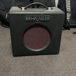 BEHRINGER Amplifier 