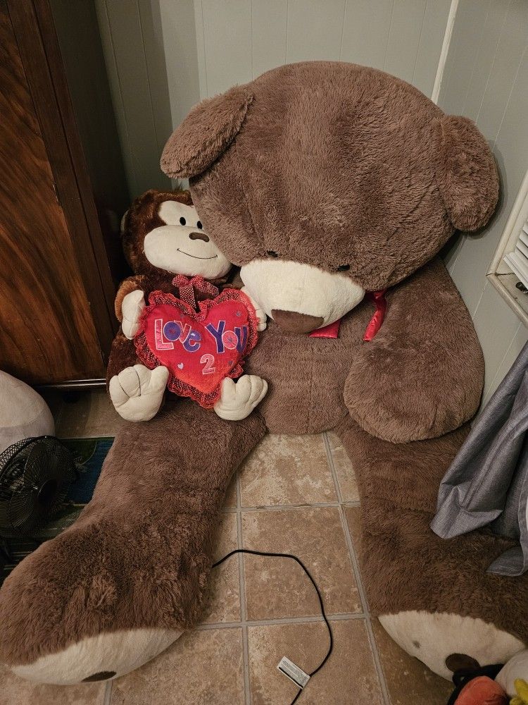 Valentines Bear 9 Foot