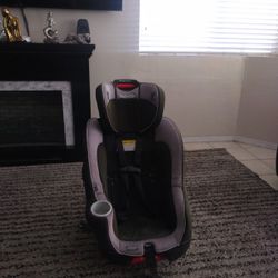 Graco Car Seat (8 Position Adjust Harness + Headrest)