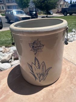 Vintage Western Stoneware 10 Gallon Crock – Monmouth, Illinois – Blue Leaf Design