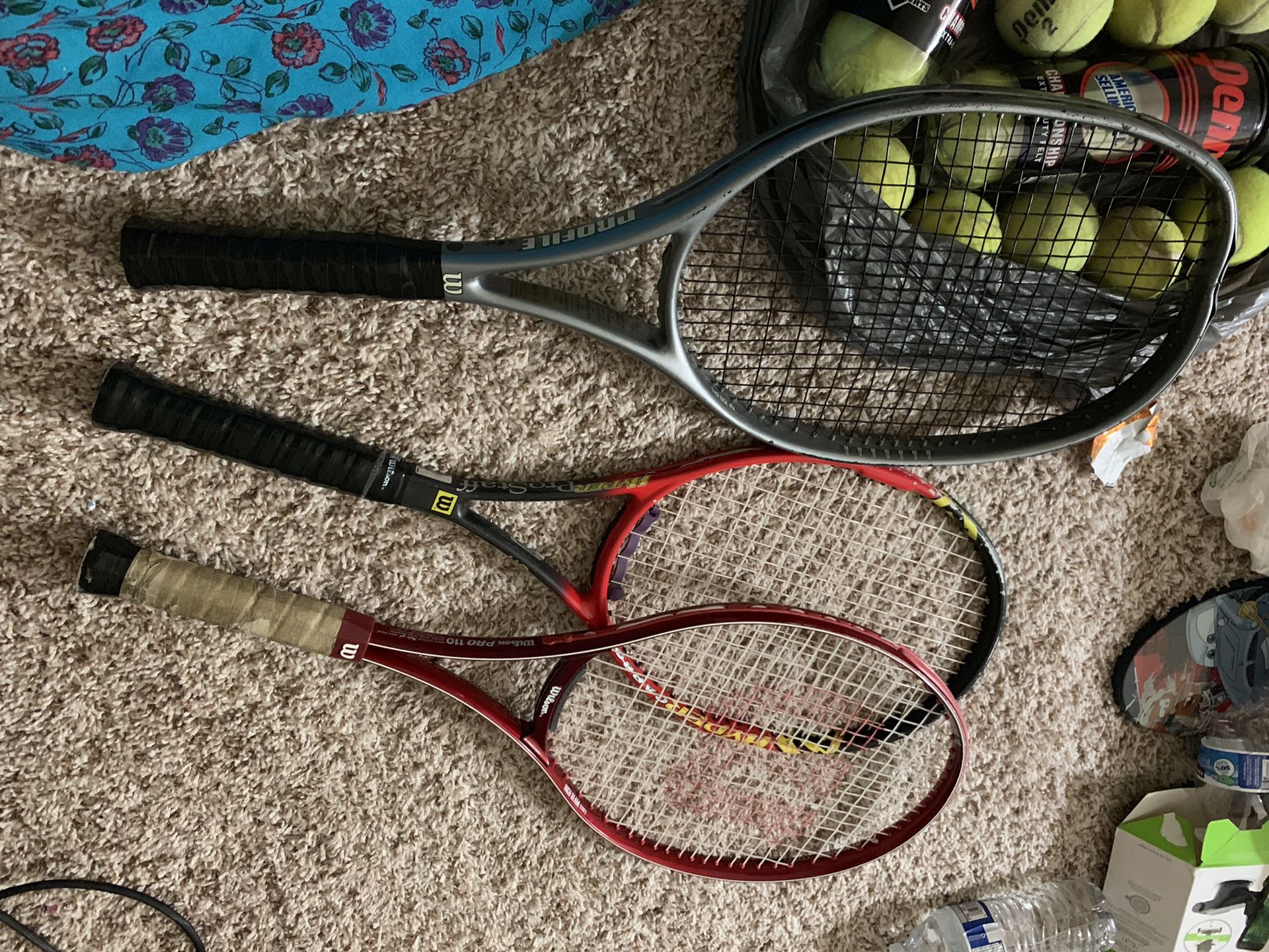 TENNIS RACKETS WITH BALLS