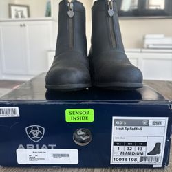 New Ariat kids riding boots Youth size 1