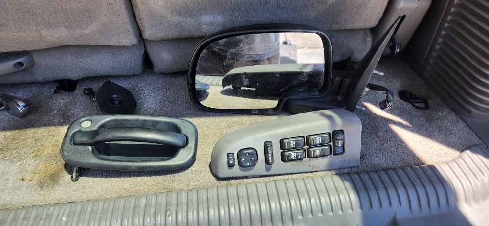 00- 06 Chevy Chevrolet Tahoe Silverado Suburban Driver Mirror Window Control Panel Door Handle