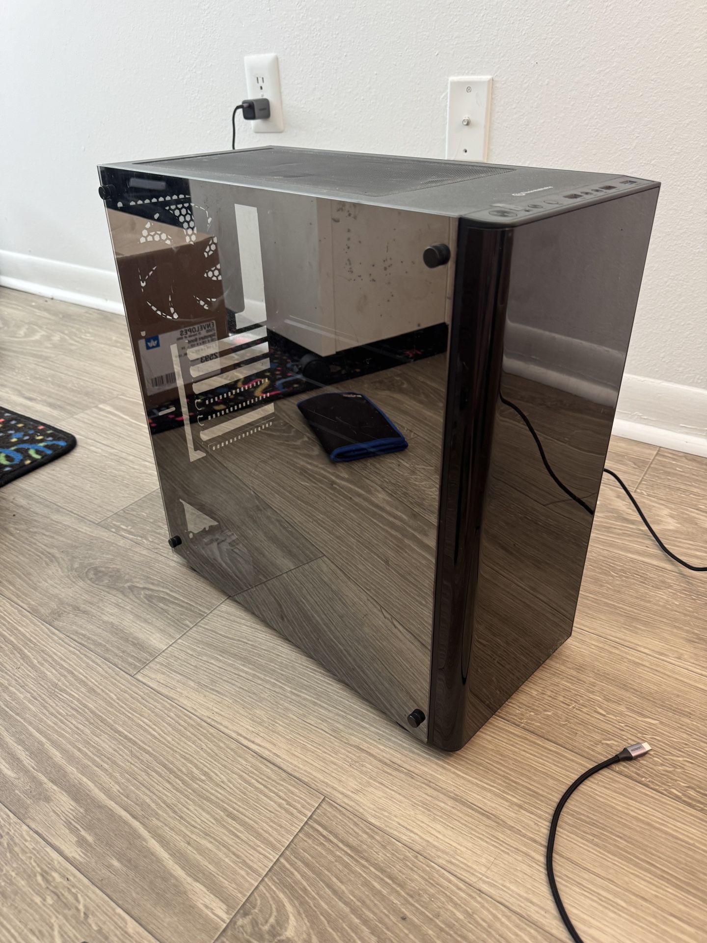 ThermalTake Full ATX Tempered Glass Computer Case