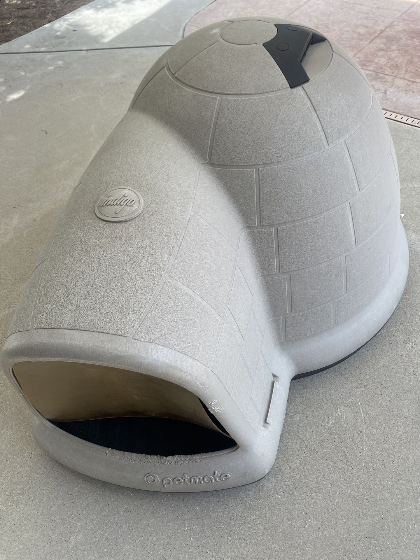 Used Petmate Indigo Igloo Style Used Dog House, Pet Door and XL Pillow