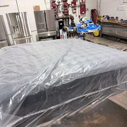 ✳️ King Mattress Beautyrest Black series four firm pillowtop $1995 ✳️