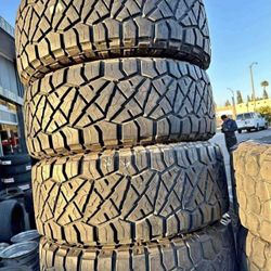 35x12.50/18 Nitto vendo un set de llantas usadas excelente condiciones de vida las 4 ✅🤩I am selling a set of used tires, all 4 in excellent living co