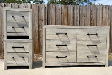 Ashley Cambeck Queen Bedroom Set w/ Lighted Headboard, Dresser & 2 Nightstands