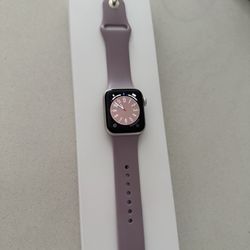 Apple Watch SE 40mm With Extra Bands 