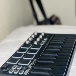 Akai Professional MPK mini