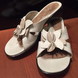 White leather women’s sandals size 8 