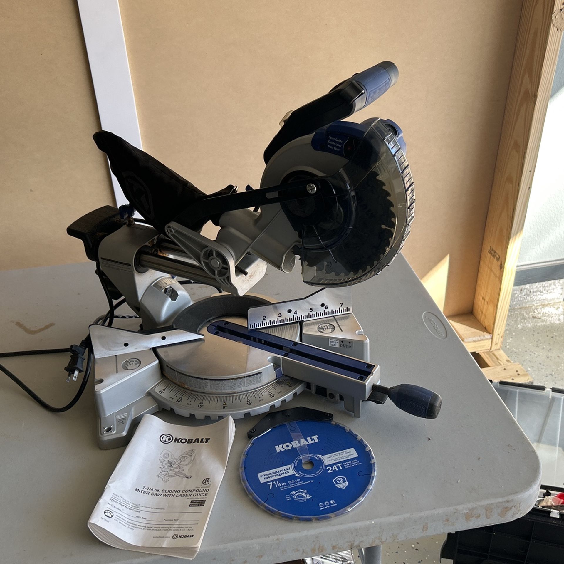Sliding Compound Miter Saw