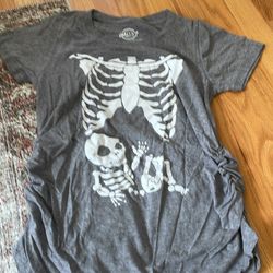 Maternity clothes lot (size xs and small)