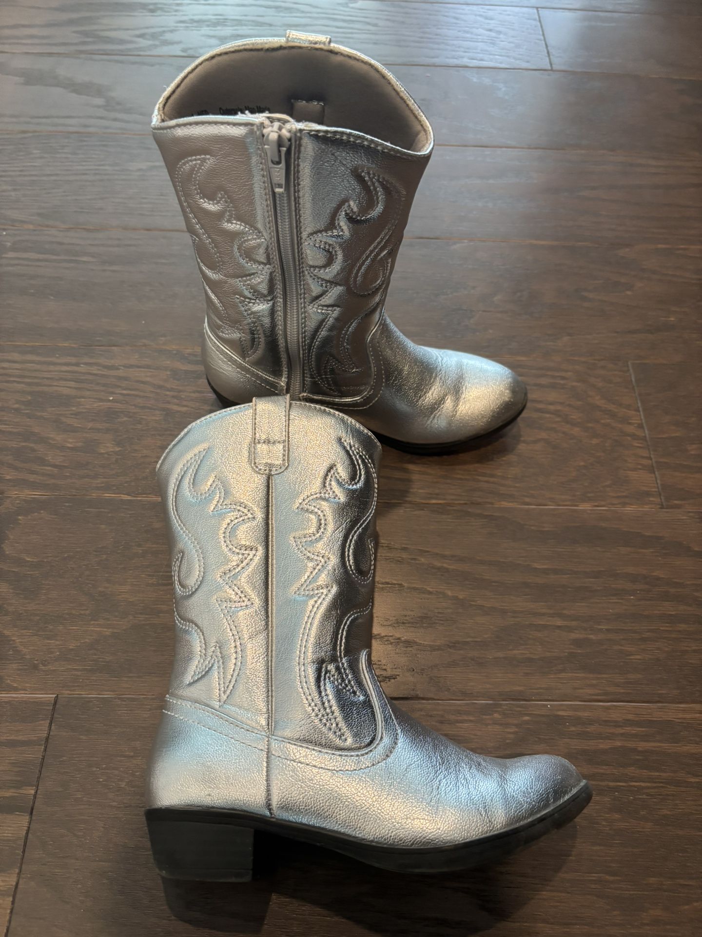 Girl’s Sonoma Cowgirl Silver Boots, size 1