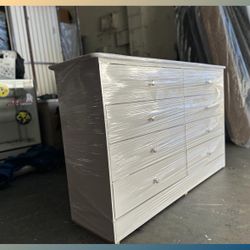 Dresser/ Eight drawers dresser