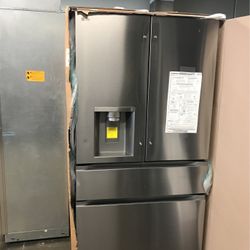 New In Box Lg Four Door Full Size Refrigerator In Stainless Steel 