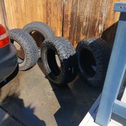 Set Of 4 Cooper Discoverer Tires