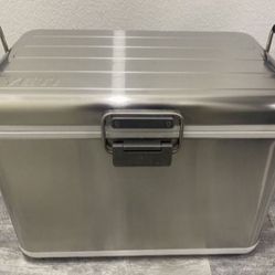 Yeti V Series Cooler Stainless Steel 