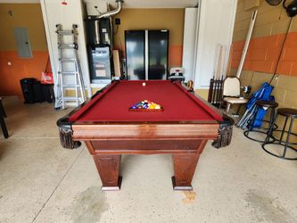 Authentic Brunswick Ventura II HHF Commercial 8' slate pool table in good condition