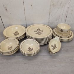 Set of 28 Pieces Pfaltzgraff  Village Pattern Stoneware