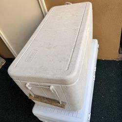 Coleman 100 quarts marine cooler