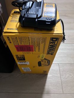 Dewault Wet/Dry Vacuum 1/2 Gallon Cordless