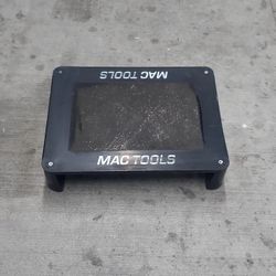 MAC VINTAGE MECANICS Creeper. In Outstanding Condition.  Rolls Around Really Easy.  It's a very solid, heavy-duty commercial unit. 
