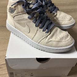 WMNS AIR JORDAN 1 MID SE Size 6