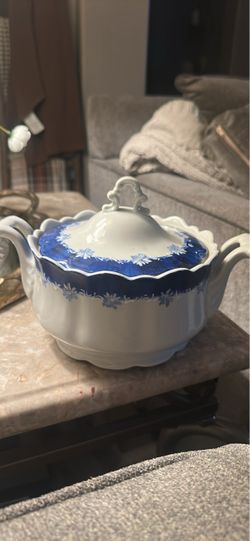 Blue and White Porcelain Tureen with Lid