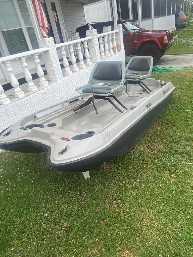 Sportsman 10’ bass boat $450