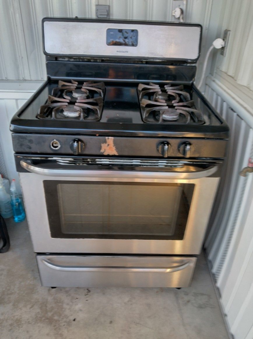 Frigidaire Gas Stove for Sale in Ontario, CA OfferUp