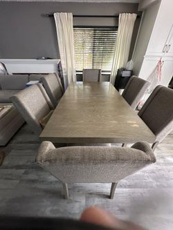 A full dining set in great conditions