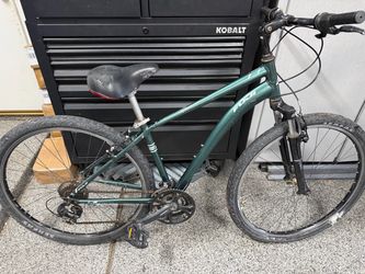 Fuji crosstown two hybrid bike