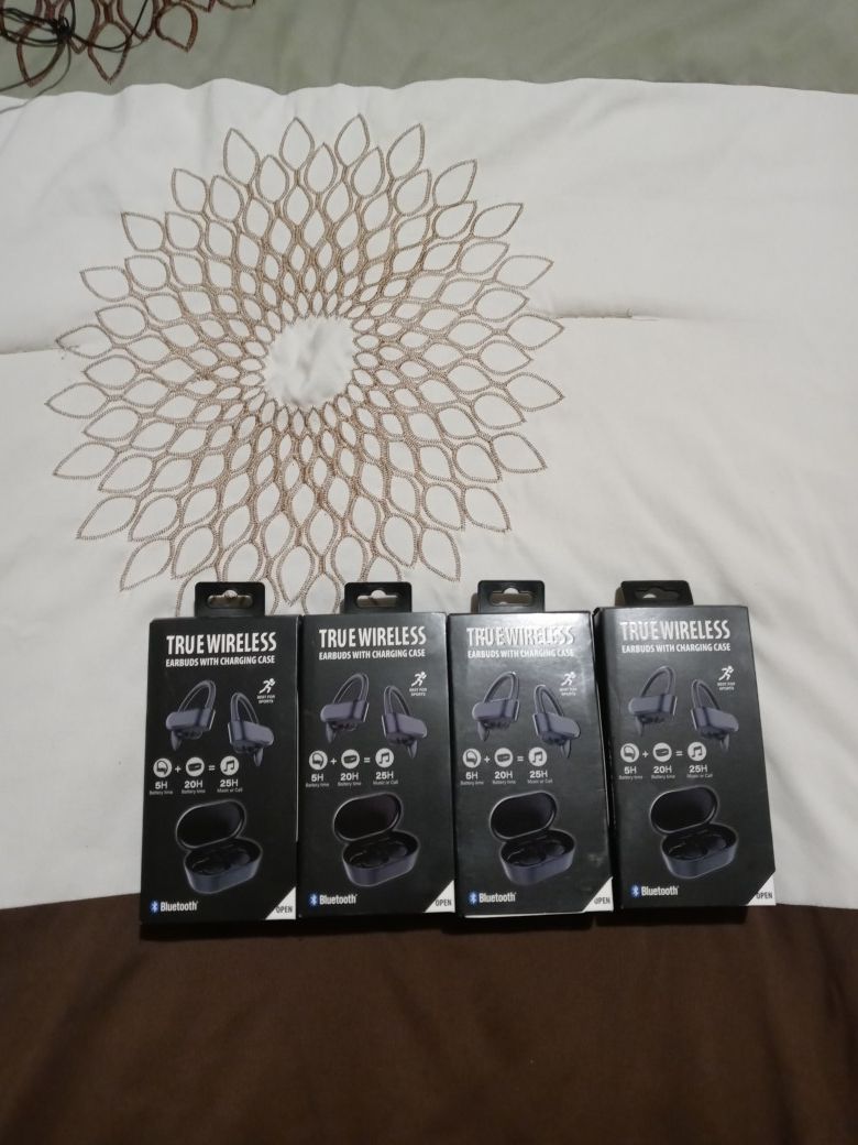 True wireless earbuds