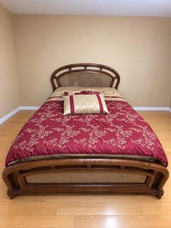 Queen Size Solid Wood Mahogany Bed – Great Condition - $175 (Staten Island)